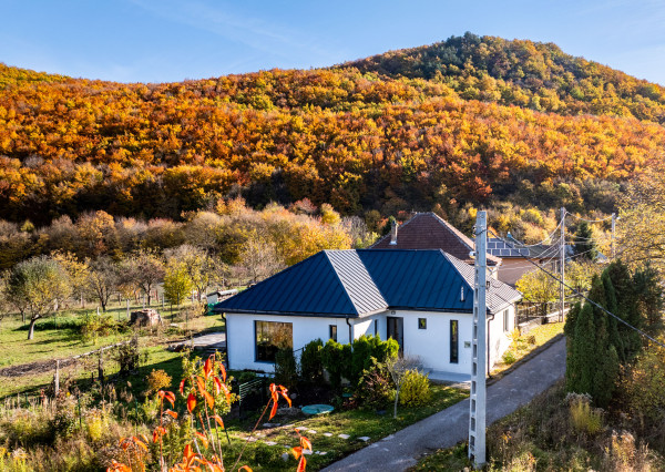 Dom pod lesom s panorámou, 2700 m2 pozemok