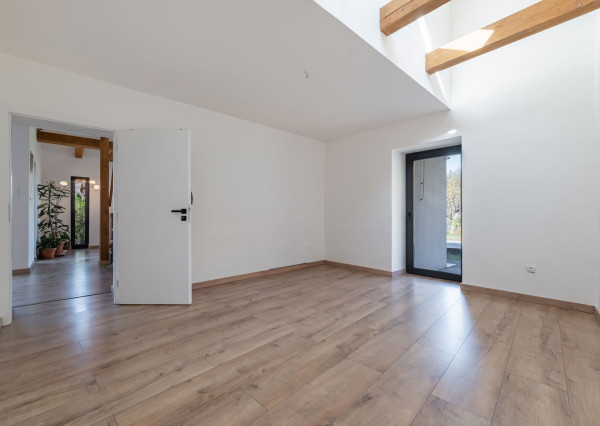 Dom pod lesom s panorámou, 2700 m2 pozemok