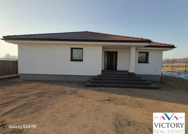 NOVOSTAVBA 4-IZBOVÉHO RD 2 km od SR HRANICE TORNYOSNÉMETI (HU)