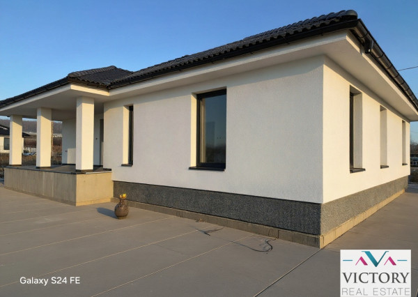 NOVOSTAVBA 4-IZBOVÉHO RD 2 km od SR HRANICE TORNYOSNÉMETI (HU)