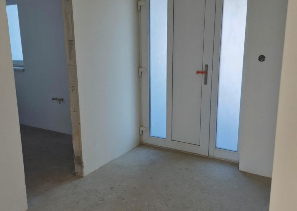 NOVOSTAVBA 4-IZBOVÉHO RD 2 km od SR HRANICE TORNYOSNÉMETI (HU)