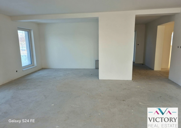 NOVOSTAVBA 4-IZBOVÉHO RD 2 km od SR HRANICE TORNYOSNÉMETI (HU)