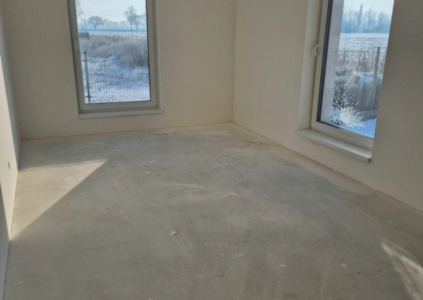 NOVOSTAVBA 4-IZBOVÉHO RD 2 km od SR HRANICE TORNYOSNÉMETI (HU)