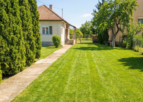 RD v Méra, na peknom pozemku s potenciálom