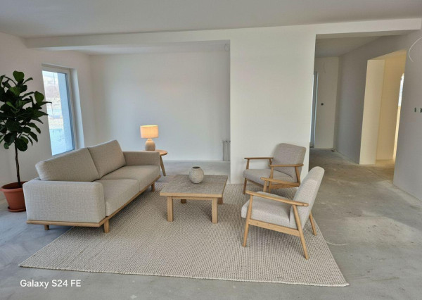 NOVOSTAVBA 4-IZBOVÉHO RD 2 km od SR HRANICE TORNYOSNÉMETI (HU)