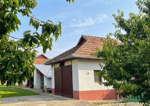 ZREKONŠTRUOVANÝ, GAZDOVSKÝ DOM S GÁNKOM v Méra, Maďarsko