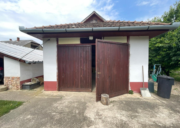 ZREKONŠTRUOVANÝ, GAZDOVSKÝ DOM S GÁNKOM v Méra, Maďarsko