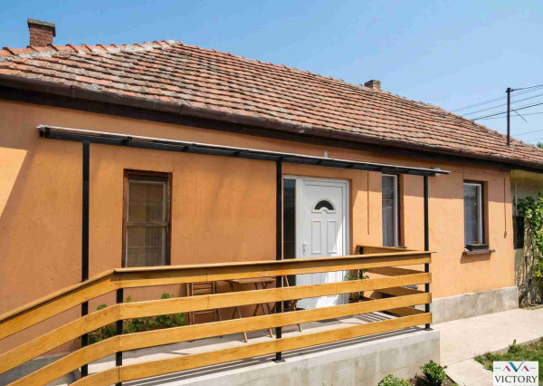 DOM S OBYTNOU ČASŤOU + PRIESTOR NA DROBNÉ PODNIKANIE V MÉRA