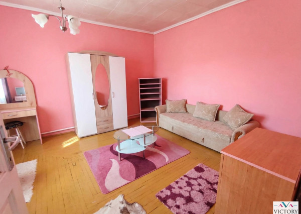 DOM S OBYTNOU ČASŤOU + PRIESTOR NA DROBNÉ PODNIKANIE V MÉRA