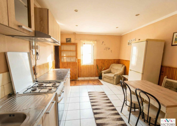 DOM S OBYTNOU ČASŤOU + PRIESTOR NA DROBNÉ PODNIKANIE V MÉRA