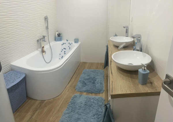 ELEGANTNÉ & NADČASOVÉ - DVOJGENERAČNÝ DOM LEN 25 KM OD KOŠÍC –SÚKROMIE A KOMFORT BEZ KOMPROMISOV