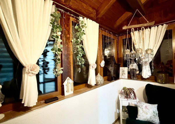 ELEGANTNÉ & NADČASOVÉ - DVOJGENERAČNÝ DOM LEN 25 KM OD KOŠÍC –SÚKROMIE A KOMFORT BEZ KOMPROMISOV