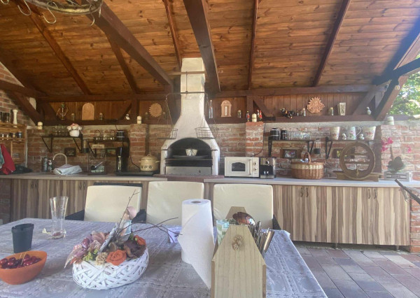 ELEGANTNÉ & NADČASOVÉ - DVOJGENERAČNÝ DOM LEN 25 KM OD KOŠÍC –SÚKROMIE A KOMFORT BEZ KOMPROMISOV