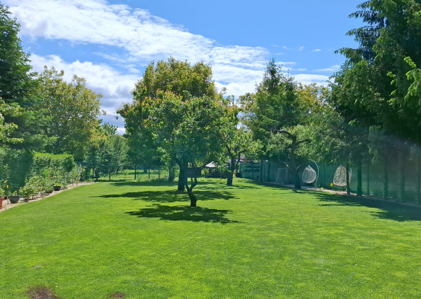 ELEGANTNÉ & NADČASOVÉ - DVOJGENERAČNÝ DOM LEN 25 KM OD KOŠÍC –SÚKROMIE A KOMFORT BEZ KOMPROMISOV