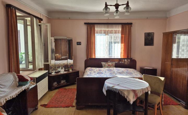 Vidiecky dom s výnimočnou záhradou v obci Méra - fotografia 10