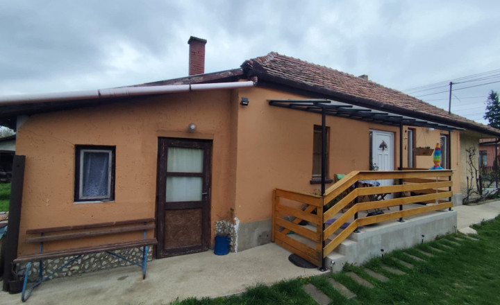 DOM S OBYTNOU ČASŤOU + PRIESTOR NA DROBNÉ PODNIKANIE V MÉRA - fotografia 3