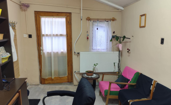 DOM S OBYTNOU ČASŤOU + PRIESTOR NA DROBNÉ PODNIKANIE V MÉRA - fotografia 11