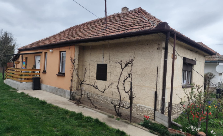 DOM S OBYTNOU ČASŤOU + PRIESTOR NA DROBNÉ PODNIKANIE V MÉRA - fotografia 13