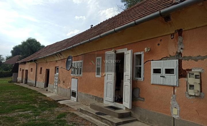 Suchý 2 izbový gazdovský dom v Gönci s ústredným kúrením - fotografia 1