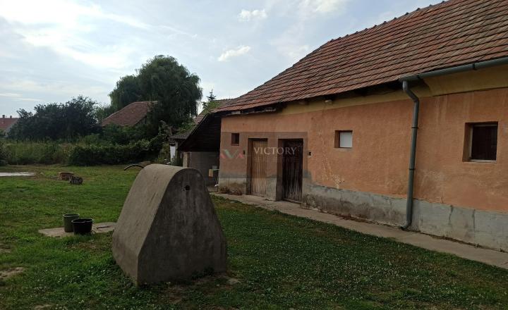 Suchý 2 izbový gazdovský dom v Gönci s ústredným kúrením - fotografia 2