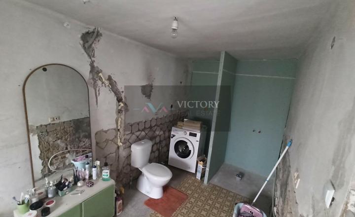 Suchý 2 izbový gazdovský dom v Gönci s ústredným kúrením - fotografia 9