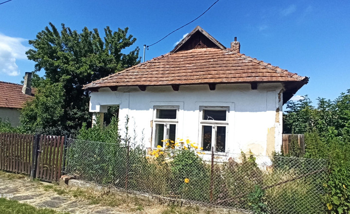 Menší domček v Tornyosnémeti, 1km za hranicou - fotografia 1