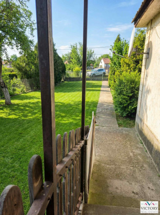 RD v Méra, na peknom pozemku s veľkým potenciálom - fotografia 4
