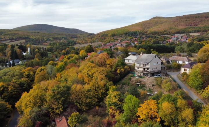 Poschodový RD, 2 kúpeľne, garáž - v objatí prírody HOLLÓHÁZA - fotografia 14