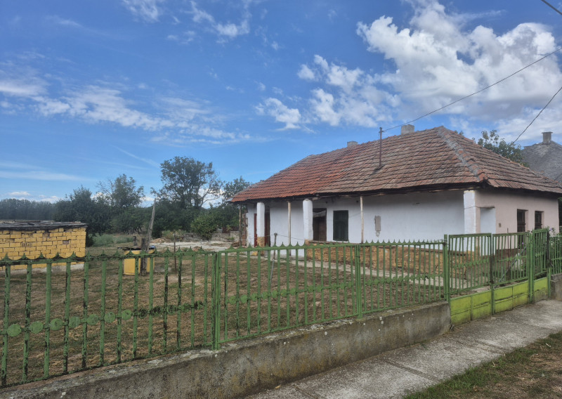 MALÝ KAMENNÝ DOM V HERNÁDCÉCE, MAĎARSKO – VEĽKÝ ROVNÝ POZEMOK 1 454 m²