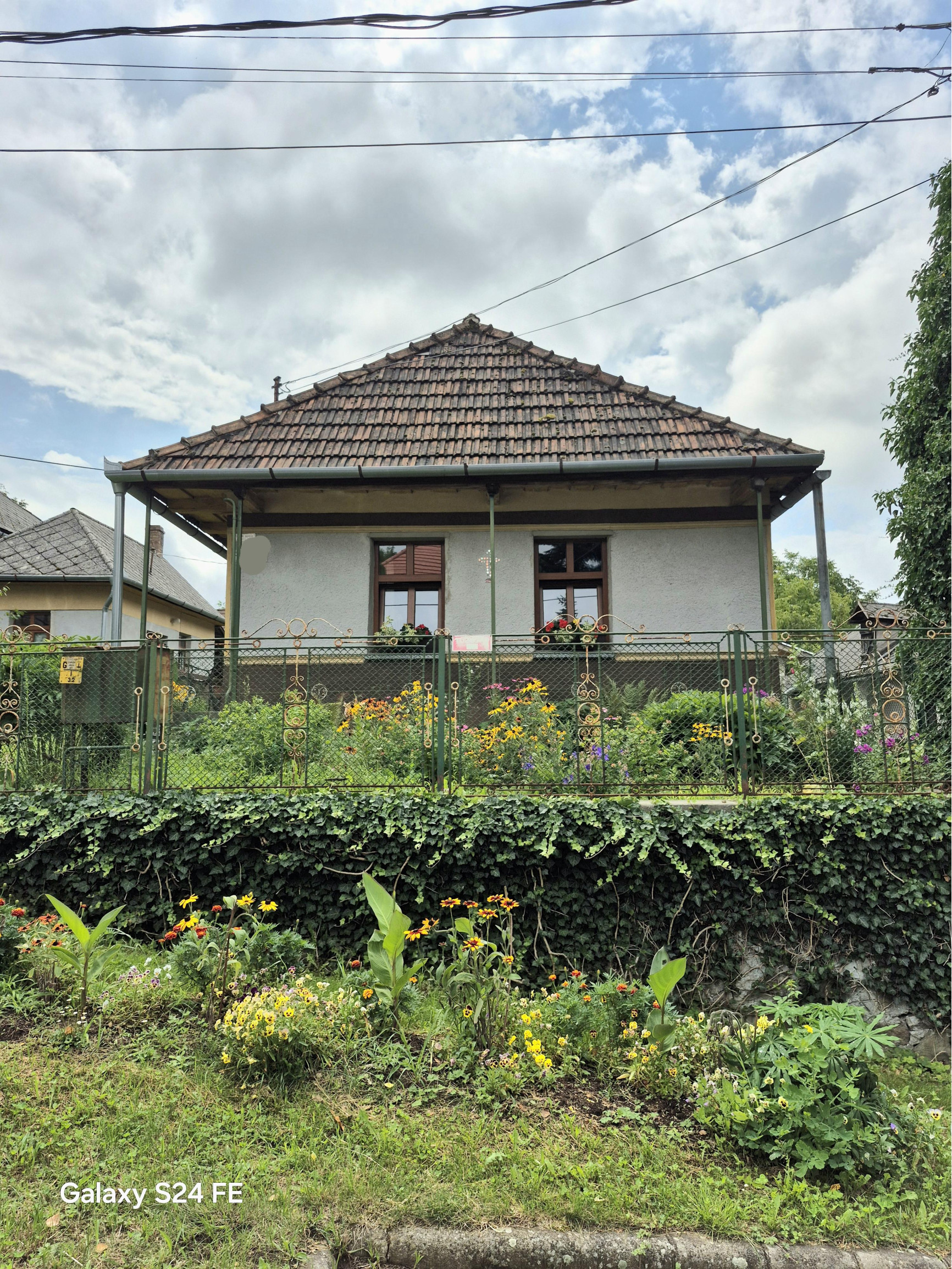 Gazdovský dom s výhľadom na hrad Füzér – 3400 m2 pozemok v objatí prírody