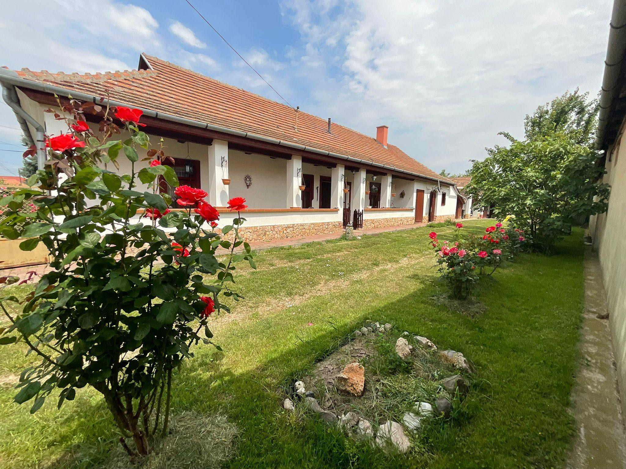 ZREKONŠTRUOVANÝ, GAZDOVSKÝ DOM S GÁNKOM v Méra, Maďarsko