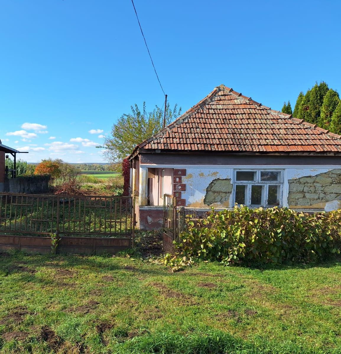 Lacný dom s veľkým, rovným pozemkom vo Vilmány