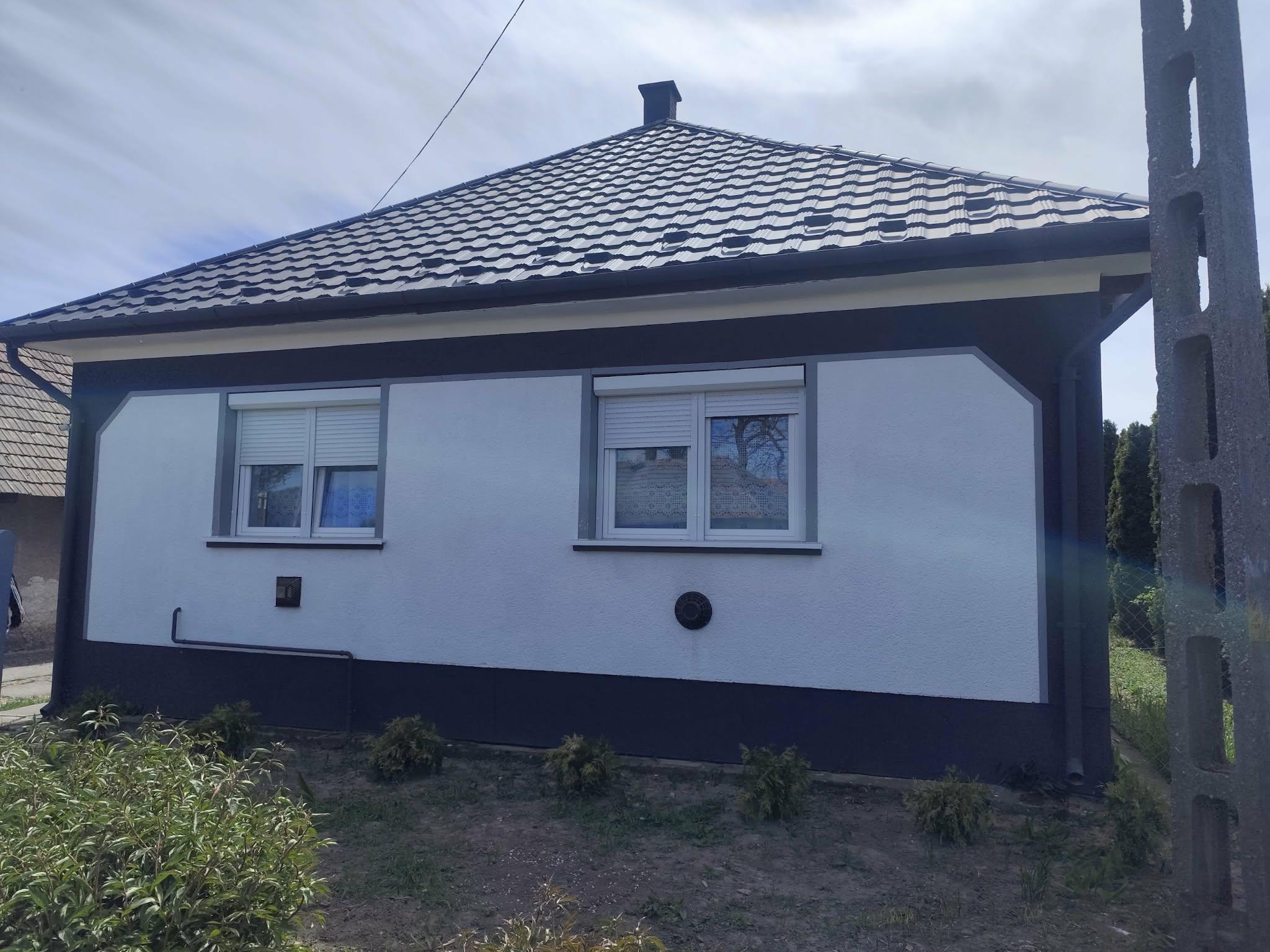 VYNIKAJÚCI 2,5-izb. DOM V MÉRE – PO REKONŠTRUKCII