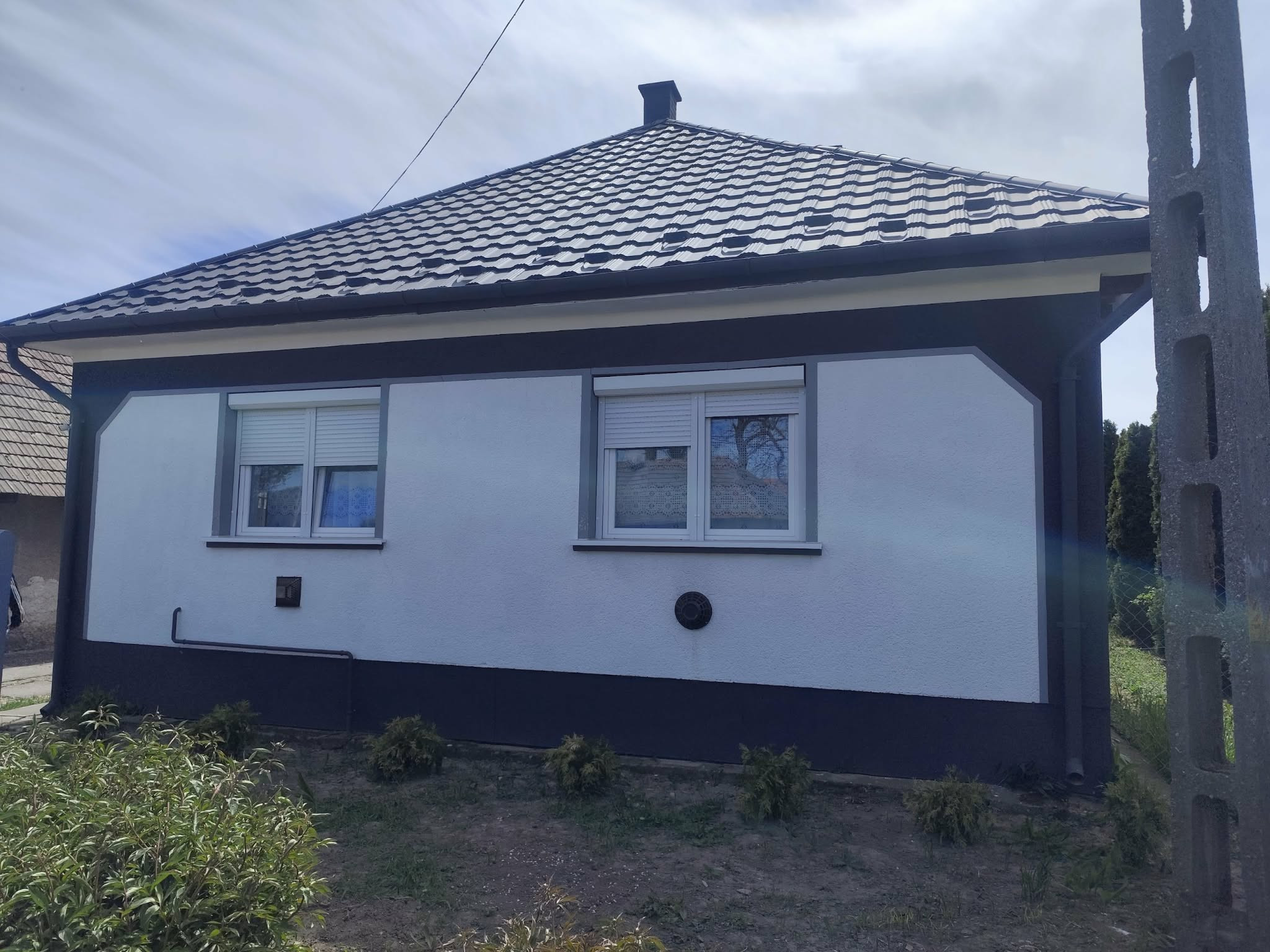 VYNIKAJÚCI 2,5-izb. DOM V MÉRE – PO REKONŠTRUKCII