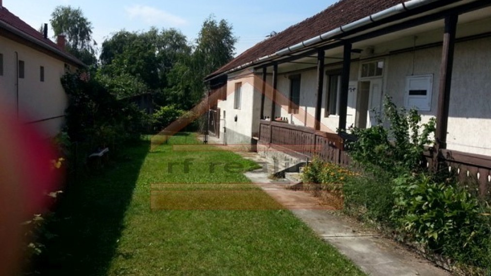 Trojizbový gazdovský dom vo Fuzérkomlós – 30 km od KE - Maďarsko