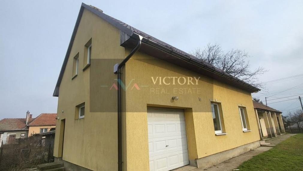 VÝBORNÝ TEHLOVÝ  poschodový RD v MÉRA