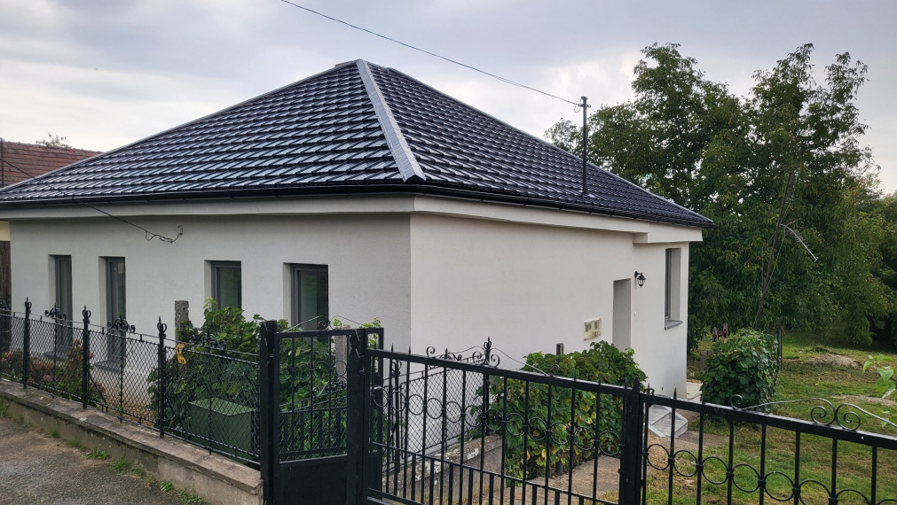 REZERVOVANÝ - KOMPLETNE ZREKONŠTRUOVANÝ DOM V  GARADNA