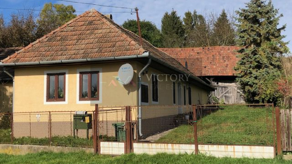 Romantický trojizbový dom s ústredným kúrením v Kéked