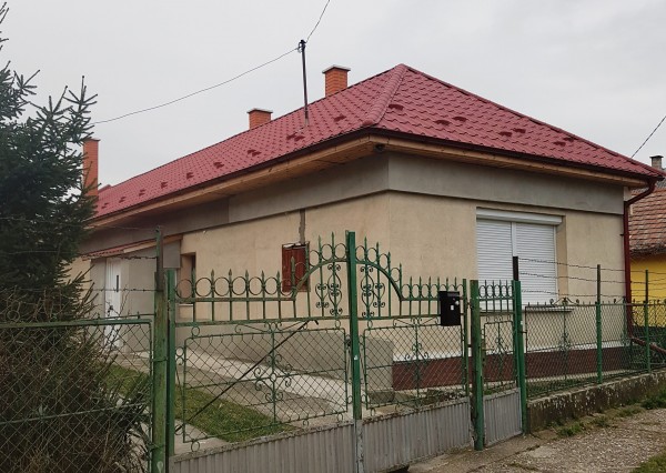 REKONŠTRUKCIA domu vrátane STRECHY v Gönc - Maďarsko