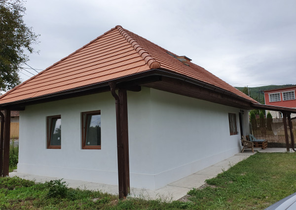 ČAROVNÝ A UNIKÁTNY - NOVO ZREKONŠTRUOVANÝ DOM V HOLLÓHÁZA