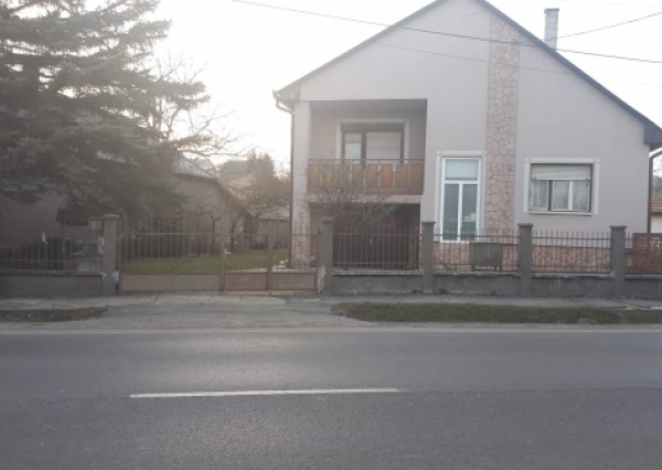 ZATEPLENÝ, PODPIVNIČENÝ dom s GARÁŽOU vo Forró