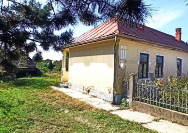 Kamenný dom na obrovskom pozemku v centre Trstené pri Hornáde