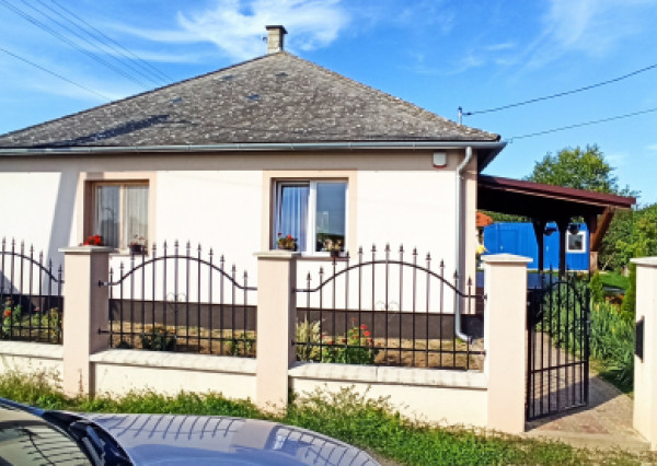 DOM PO REKONŠTRUKCII V MÉRA