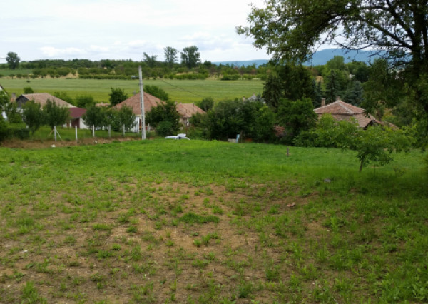 REZERVOVANÝ - GARADNA - Stav. pozemok na konci obce pri lese